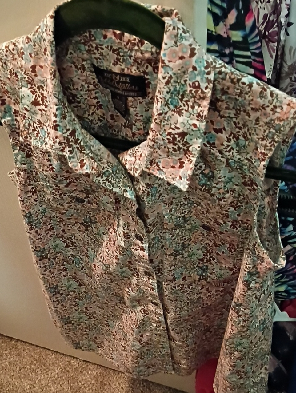 Noble Outfitters Sleeveless Button-Front Floral Blouse - Mint & Brown